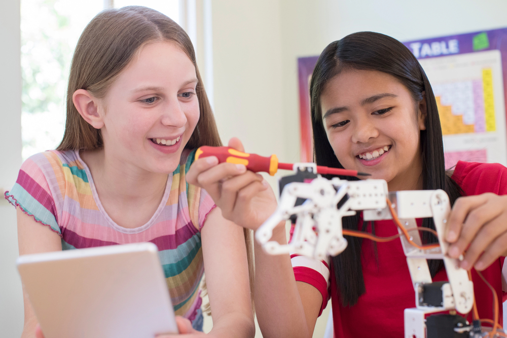 Studenti programmano un robot